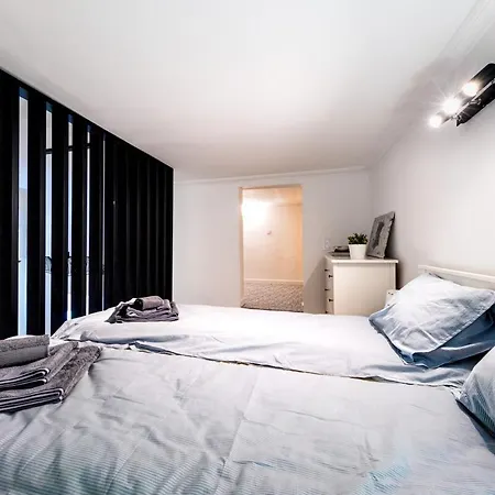 Apartmán Black And White - Dob Utca *