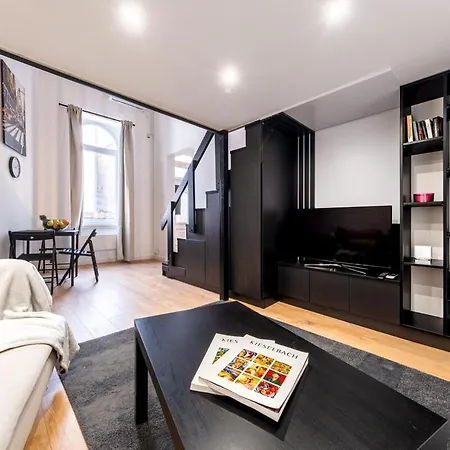 Apartment Black And White - Dob Utca