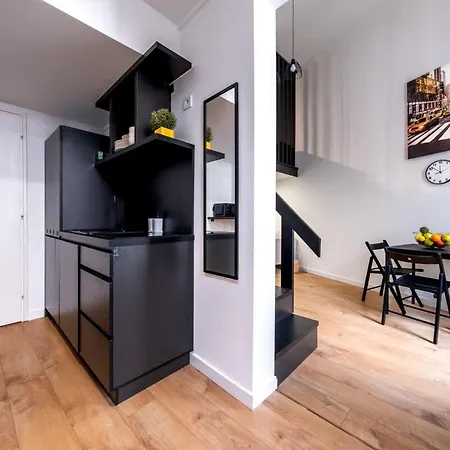 Black And White - Dob Utca *