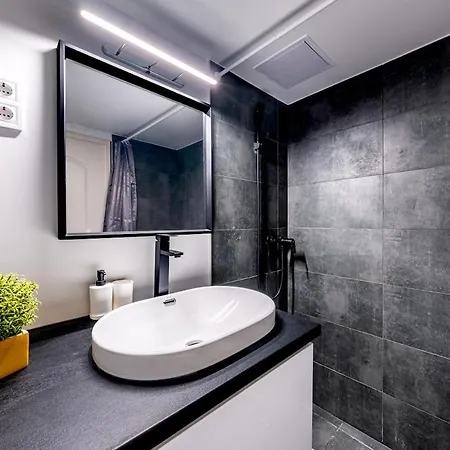 Black And White - Dob Utca Budapest