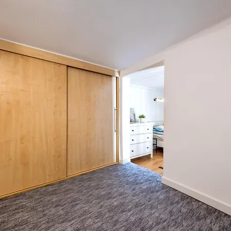 Black And White - Dob Utca