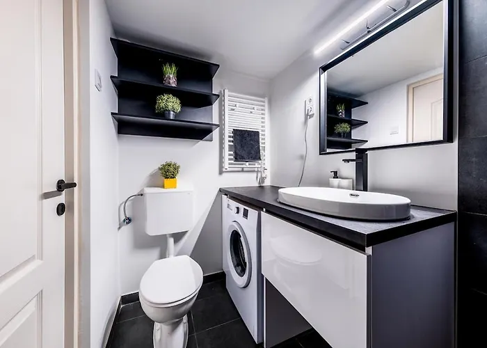 Black And White - Dob Utca Apartment