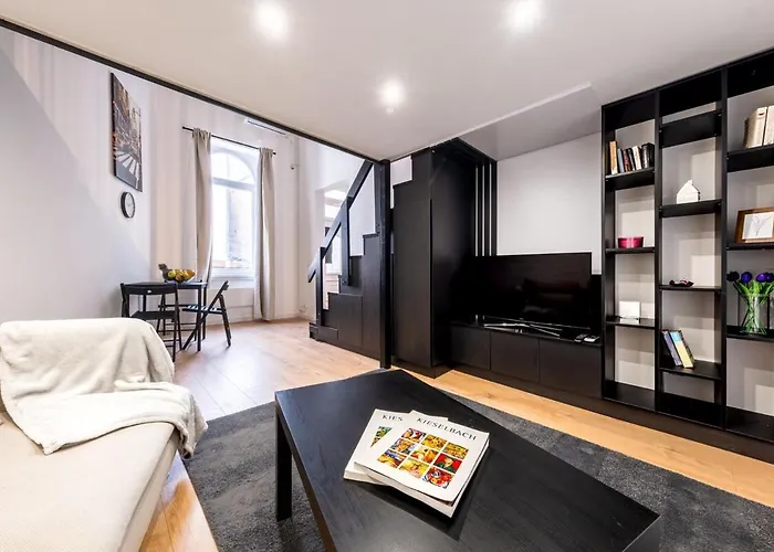 Apartment Black And White - Dob Utca