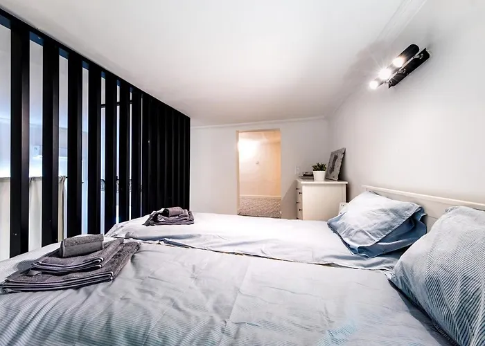 Apartment Black And White - Dob Utca *