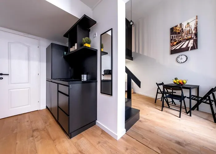 Black And White - Dob Utca *